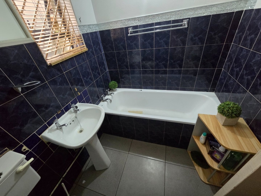 4 Bedroom Property for Sale in Portlands Western Cape